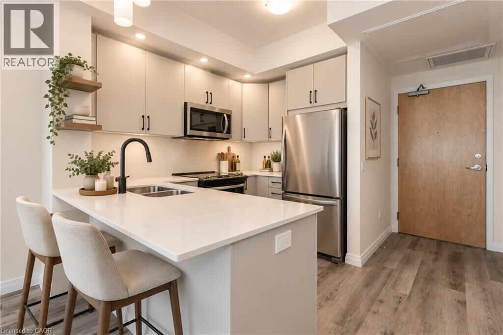 Property Photo:  60 Charles Street 1803  ON N2G 0C9 