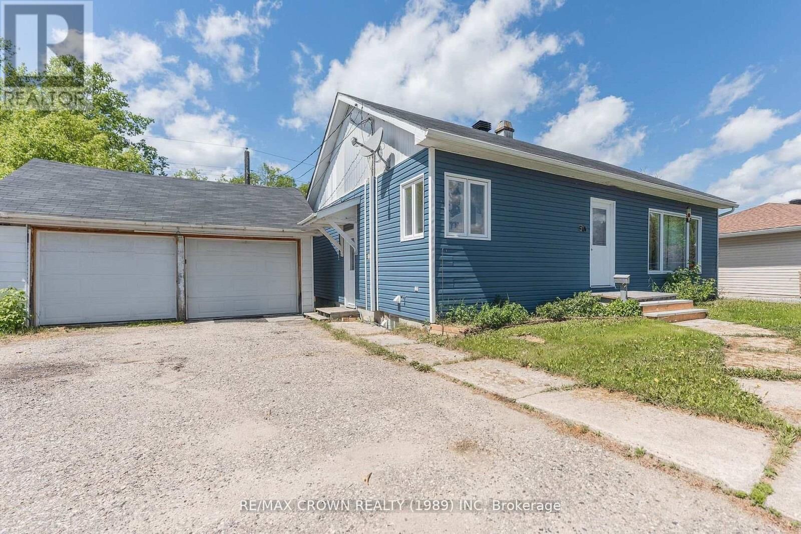 Property Photo:  30 Pine Crescent  ON P5N 1X7 