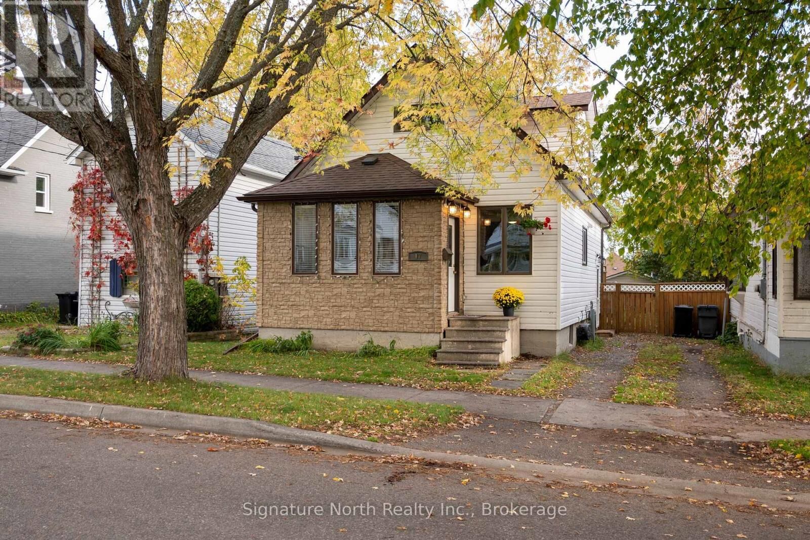 Property Photo: 17 Ontario Street West ON P7B 3E8