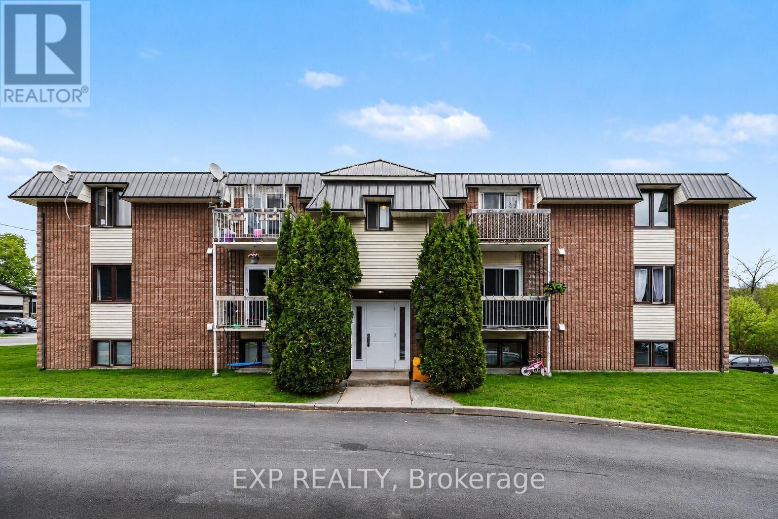 Property Photo:  875 Laurier Street 10  ON K4K 1E6 