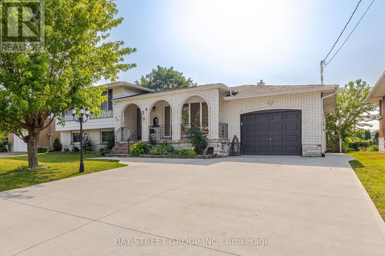 Property Photo:  29 West Street North Upper  ON L2V 2S1 