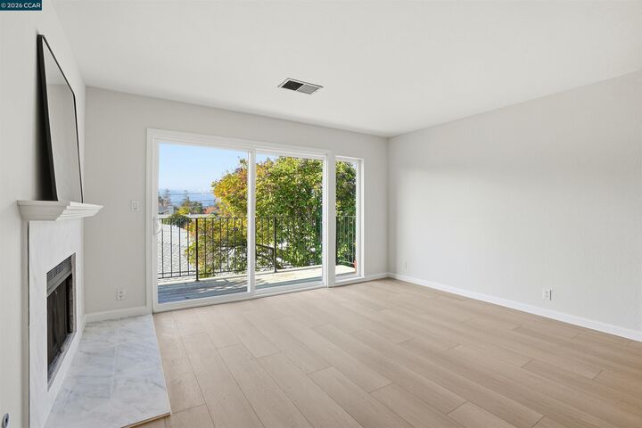Property Photo:  1077 Wesley Court 7  CA 94597 