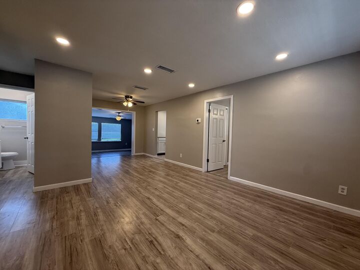 Property Photo: 401 Shrewsbury Road FL 32569