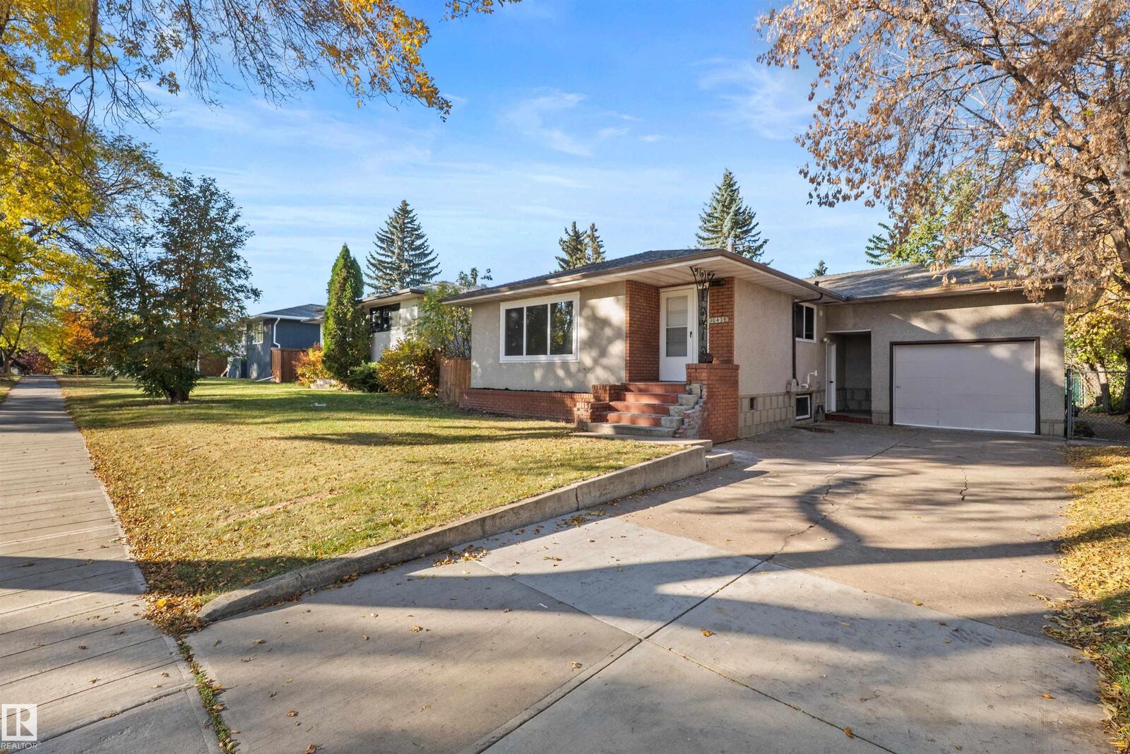 Property Photo:  10428 64 Avenue NW  AB T6H 1S7 