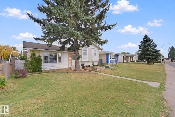 Property Photo:  14223 83 Street NW  AB T5E 2X8 