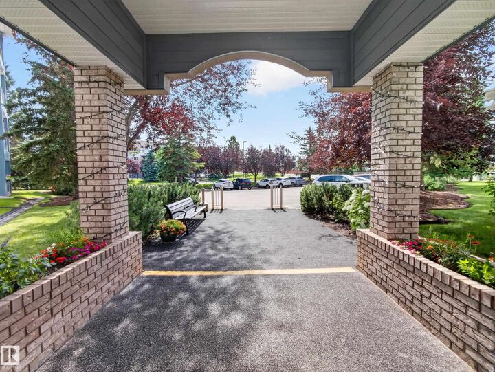 Property Photo:  70 Crystal Lane 307  AB T8H 1W6 