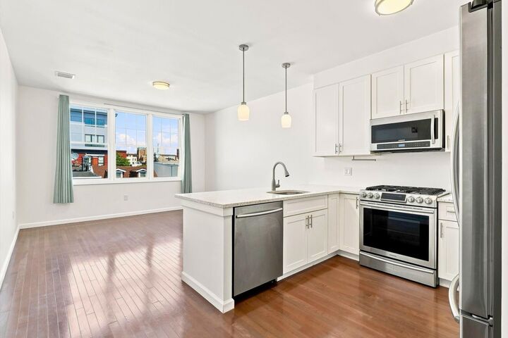 Property Photo:  850 Newark Ave 4D  NJ 07306 