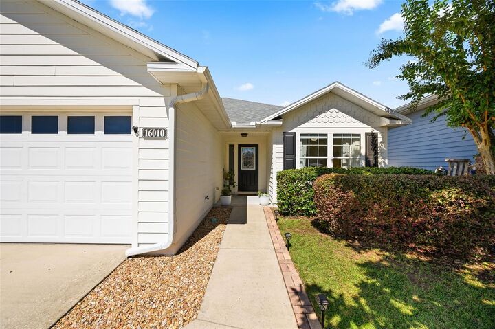 Property Photo:  16010 NW 122nd Lane  FL 32615 