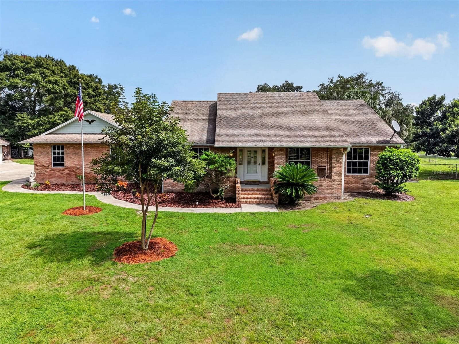 Property Photo: 37048 Mill Stream Court FL 32736