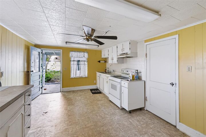 Property Photo:  308 S Galena Avenue  FL 34715 