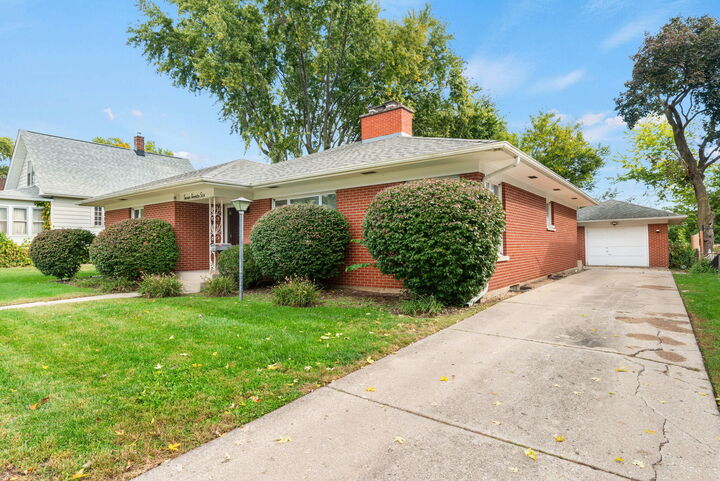 Property Photo:  726 S Union Street  IL 60505 