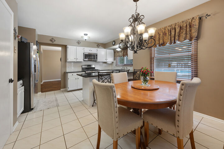 Property Photo: 717 S Point Drive IL 60193