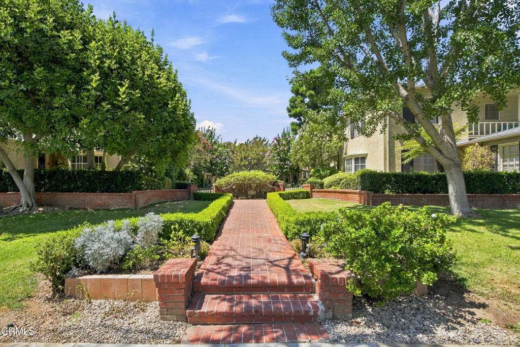 Property Photo:  433 S Madison Avenue  CA 91101 
