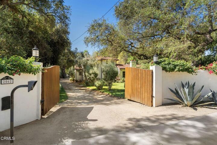 Property Photo: 2062 New York Drive CA 91001