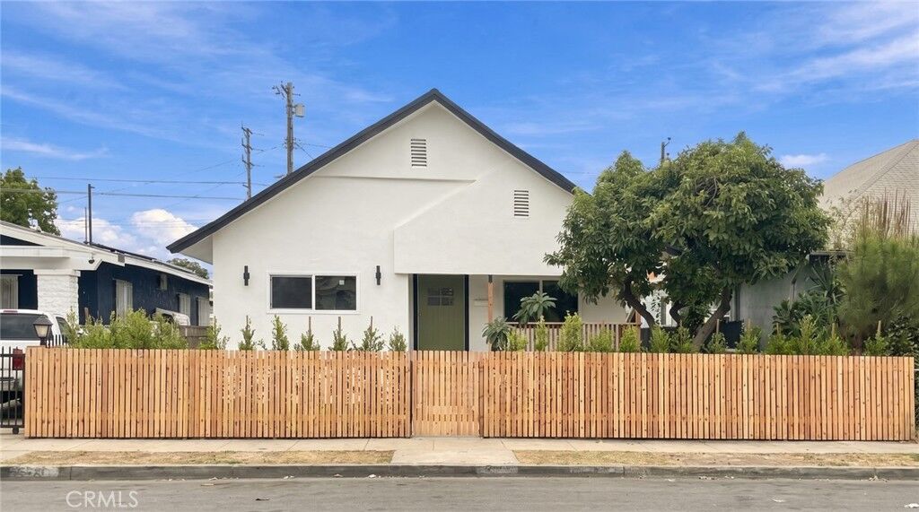 Property Photo:  3230 Huron Street  CA 90065 