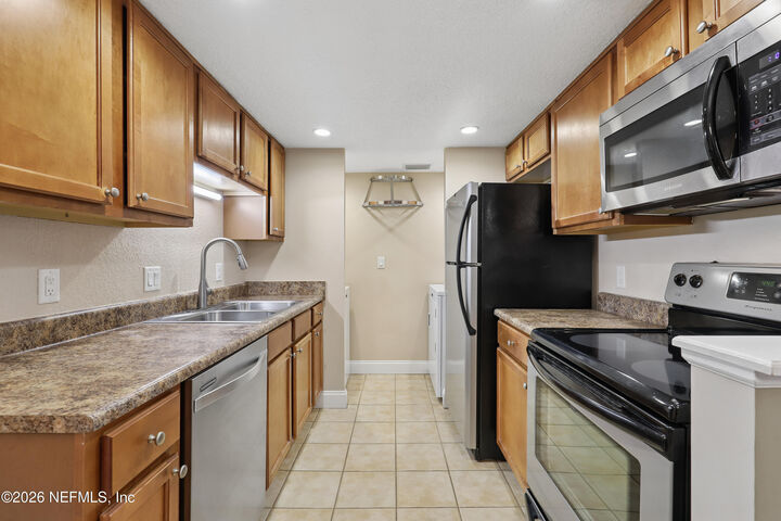 Property Photo: 3737 Loretto Road 407 FL 32223