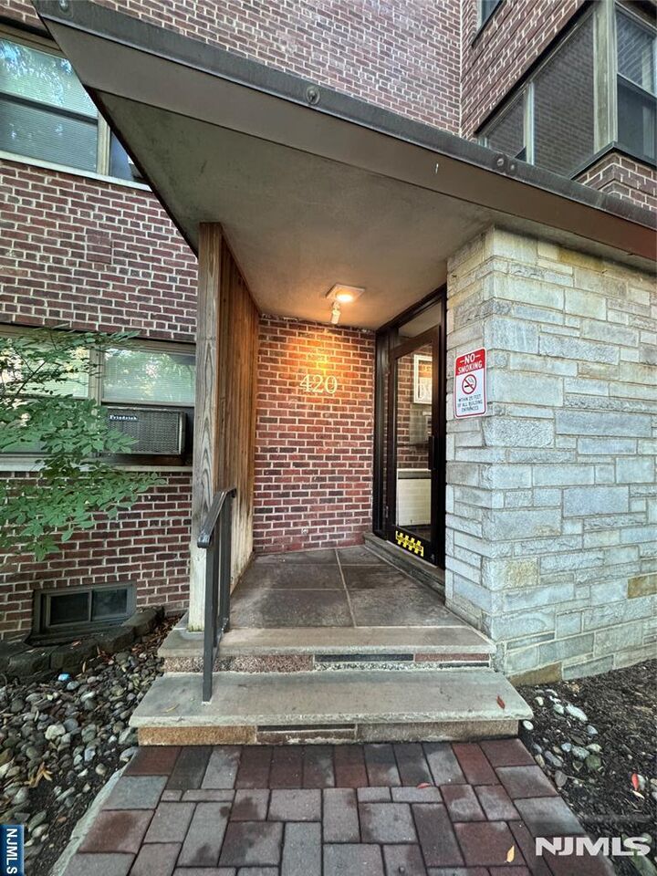 Property Photo: 420 Park Place 5C NJ 07024