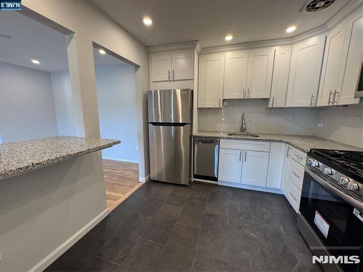 Property Photo:  288 Hoover Avenue 2  NJ 07003 
