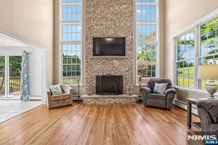 Property Photo:  6 Lauren Court  NJ 07470 