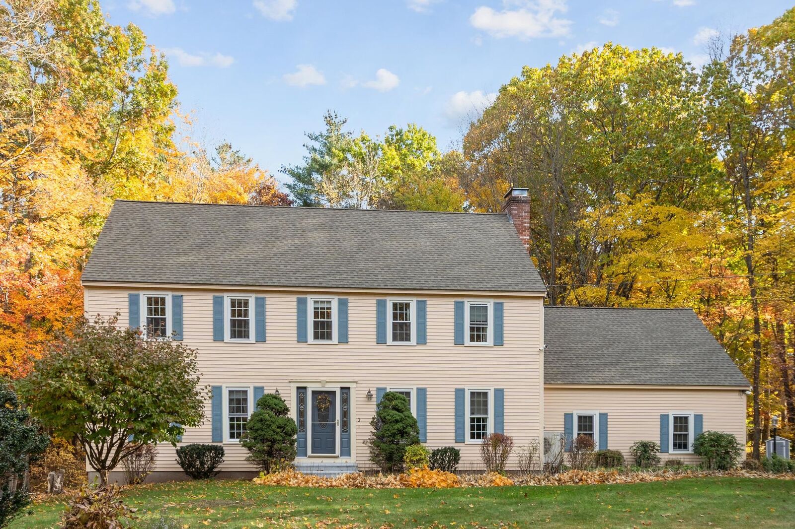 Property Photo: 3 Kelley Drive NH 03038