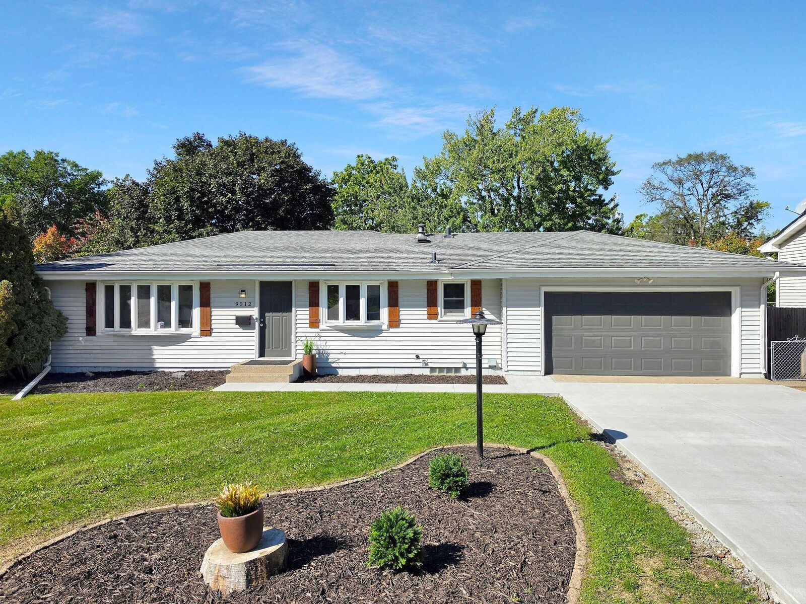 Property Photo: 9312 Oakland Avenue S MN 55420