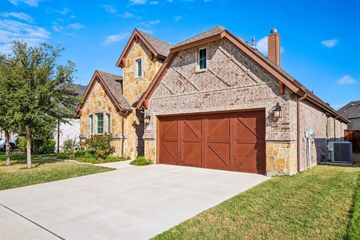 Property Photo: 5120 Cantle Court TX 76036