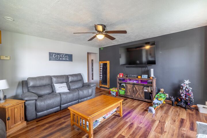 Property Photo:  401 Talbot Street  IA 51052 