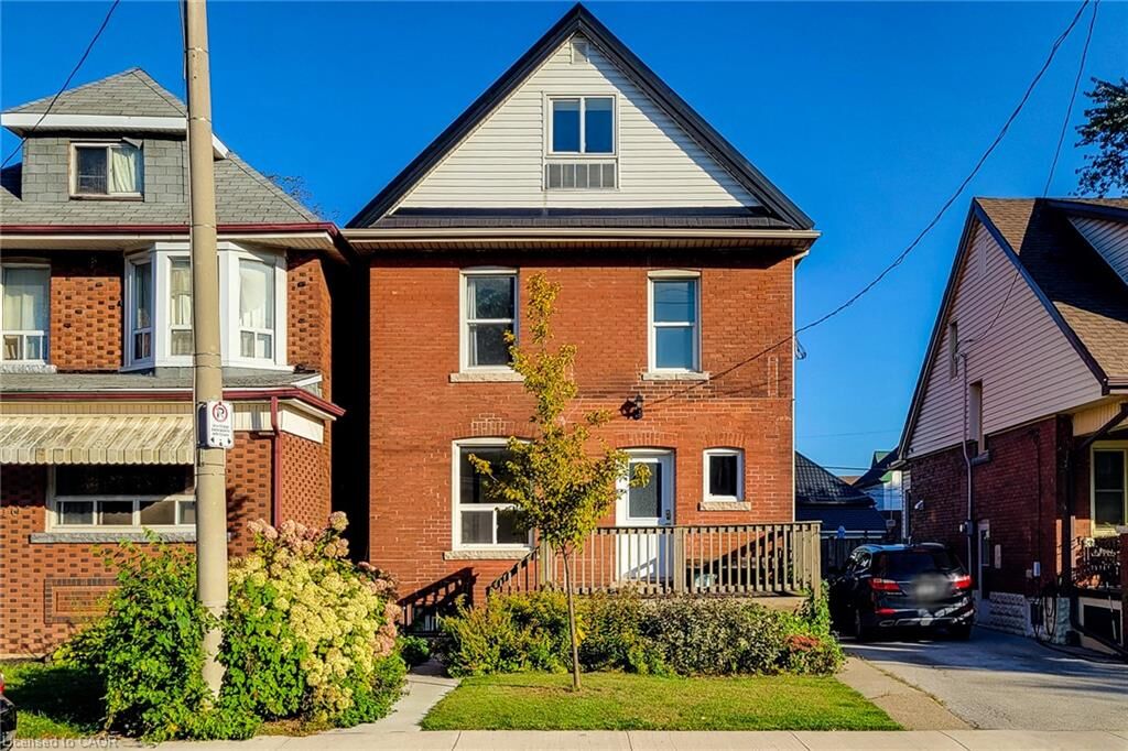 Property Photo: 108 Kensington Avenue N 1 ON L8L 7N2