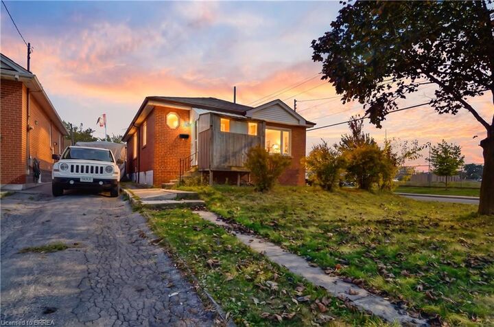 Property Photo:  66 Walter Avenue N  ON L8H 5P7 