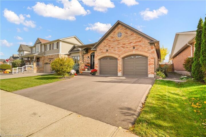 Property Photo:  42 Edith Monture Avenue  ON N3T 6M8 