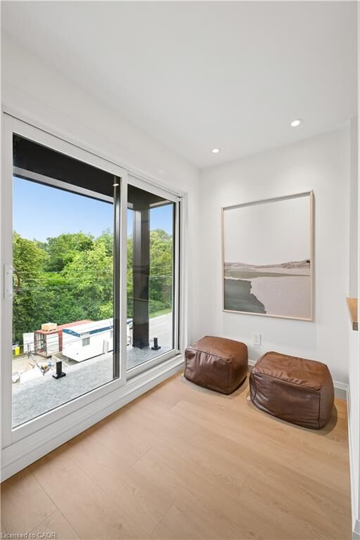 Property Photo: 563 Wellington Street 3 ON N2H 5L6
