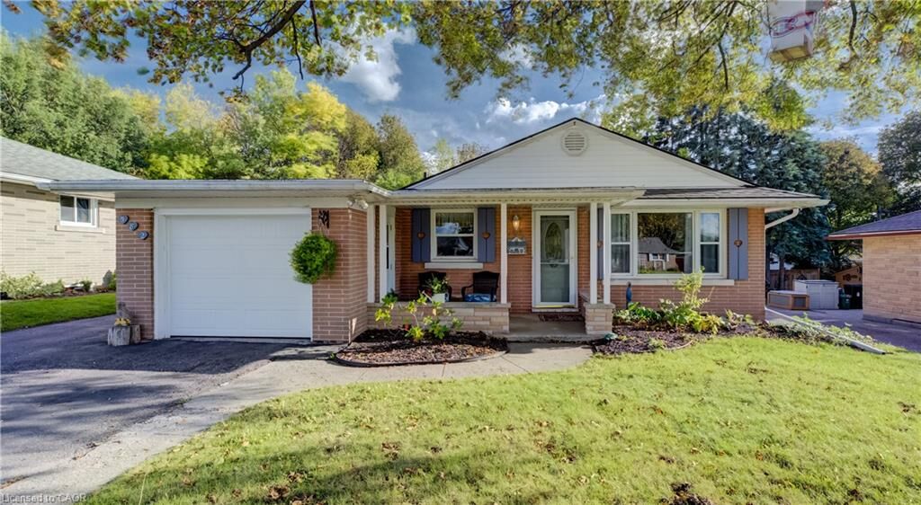 Property Photo:  582 Grand Valley Drive  ON N3H 2S1 