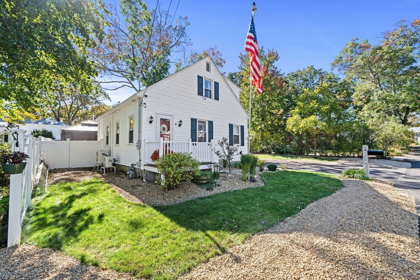 Property Photo: 4 Hayward Pl NH 03051