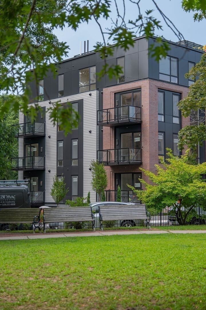 Property Photo:  80 Vernon Penthouse B  MA 02446 