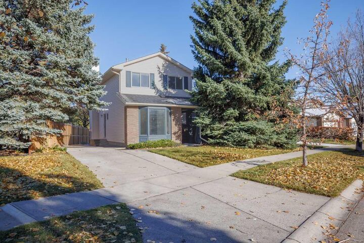 Property Photo:  383 Woodfield Road SW  AB T2W 3V8 