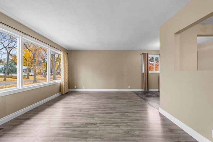Property Photo:  4614 61 Street  AB T4V 2H7 