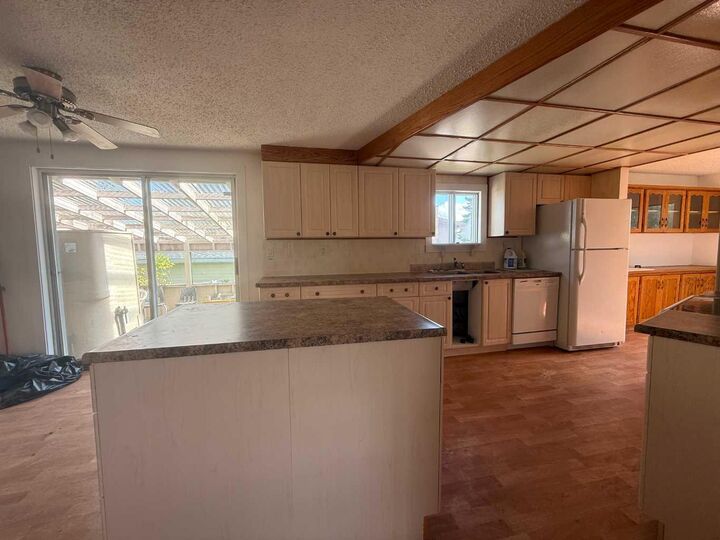 Property Photo:  700 8 Street  AB T0H 1P0 