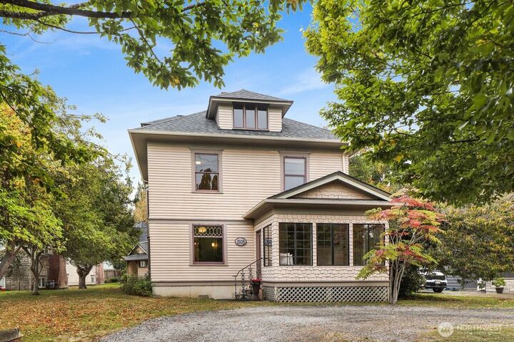 Property Photo: 1505 Broadway WA 98225
