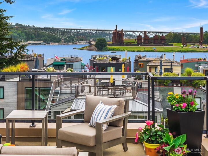 Property Photo:  80 E Roanoke Street 2  WA 98102 