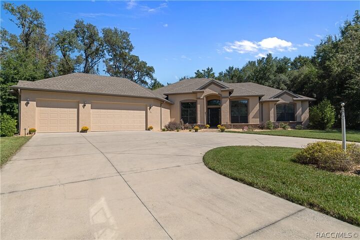 Property Photo: 29 W Ipswich Lane FL 34442