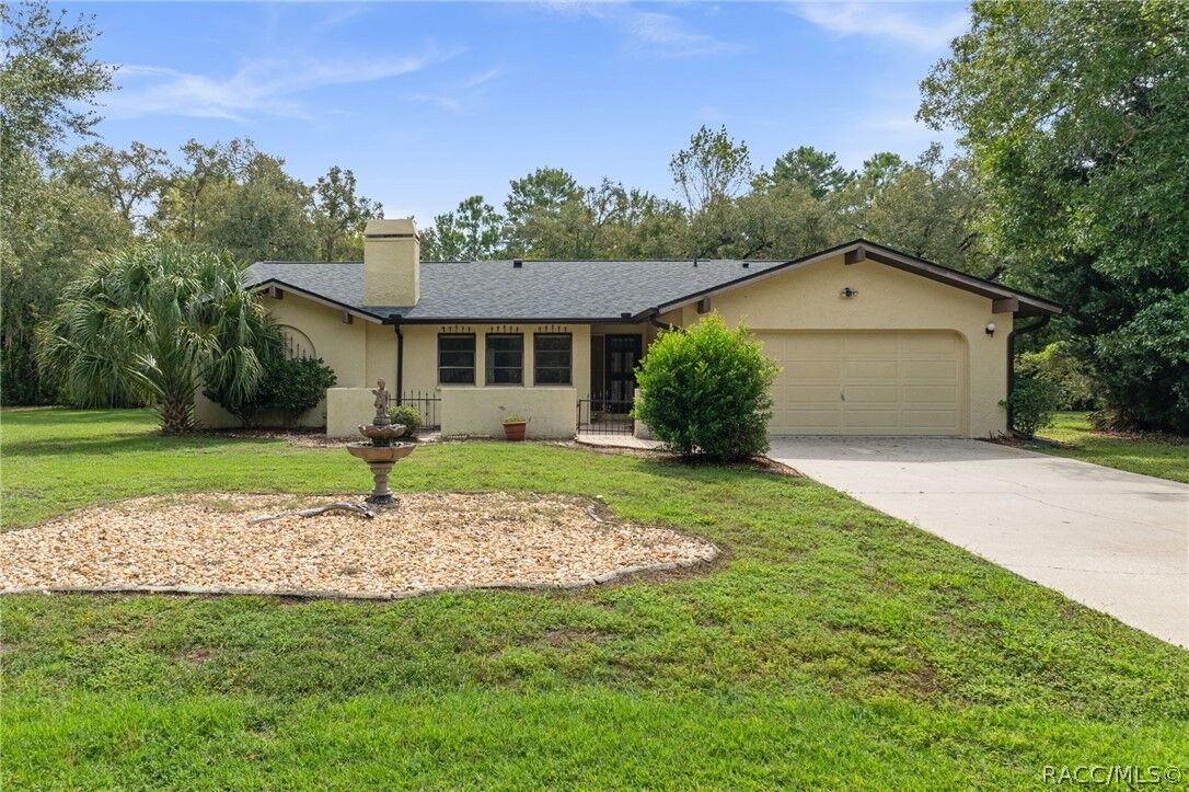 Property Photo:  9 N Tupelo Court  FL 34446 