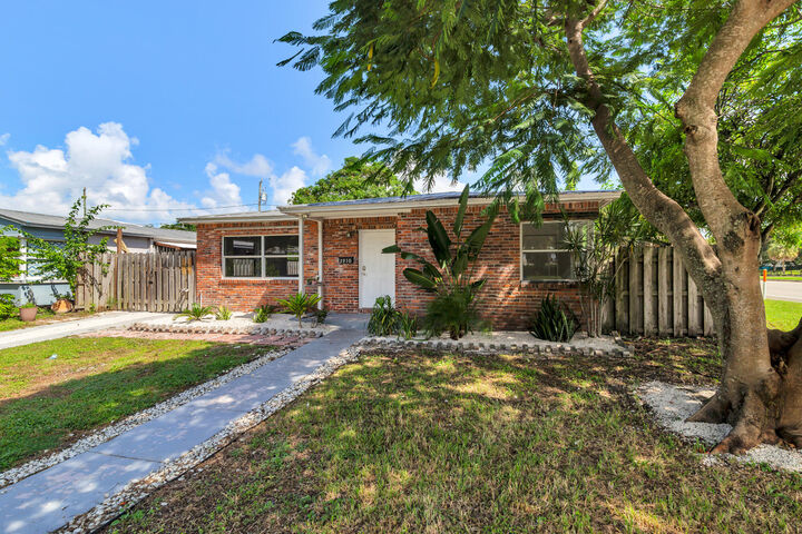 Property Photo: 3910 Merrill Avenue FL 33405