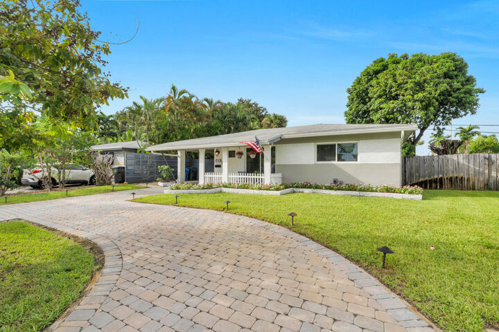 Property Photo: 731 NE 49th Street FL 33334