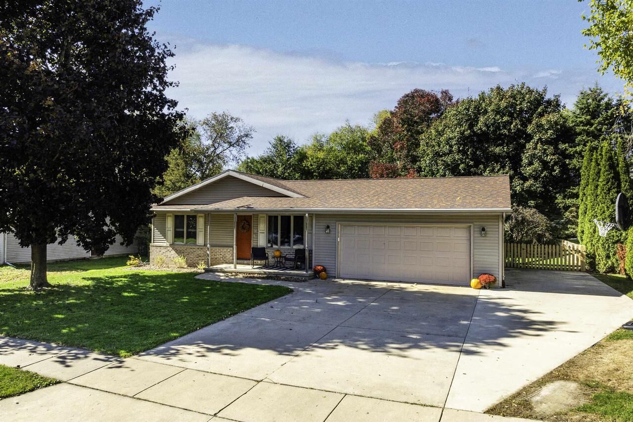 Property Photo: 656 Hilltop Lane WI 54971
