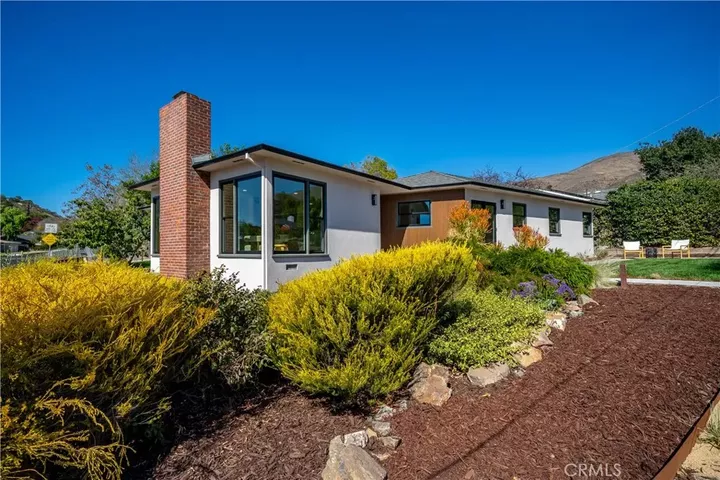 Property Photo:  1304 Sydney  CA 93401 