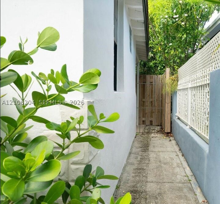 Property Photo:  2121 SW 13th Ave Studio  FL 33145 