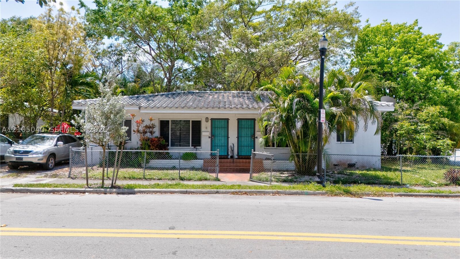Property Photo:  2 NE 45th St 2  FL 33137 