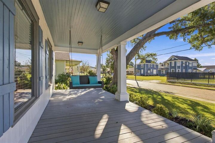 Property Photo:  607 Iris Street  LA 70601 