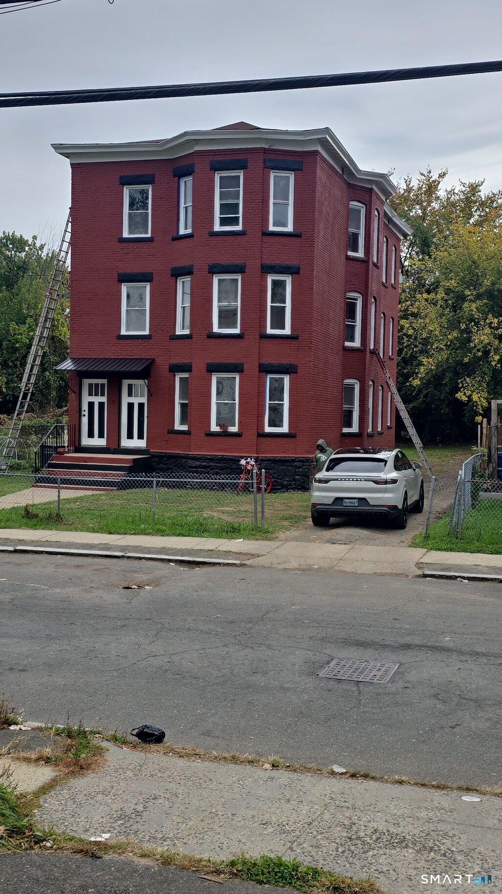 Property Photo: 30-32 Cabot Street CT 06112