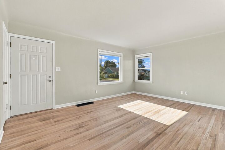 Property Photo:  1503 E Glass Ave  WA 99207 